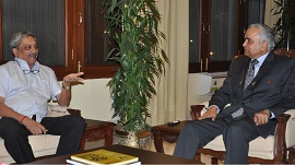 The Governor of Arunachal Pradesh Lt. General Nirbhay Sharma (Retd) with the Defence Minister Shri Manohar Parrikar at Raj Bhawan, Itanagar on 2nd May 2018